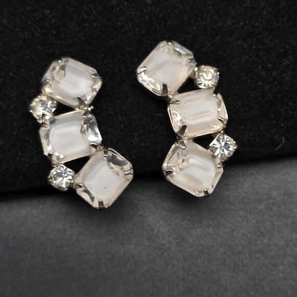 Clear White Glass Rhinestone Clip On Earrings Curved Vintage Glam Jewelry - Picture 6 of 6